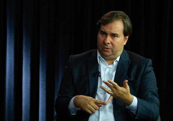 Rodrigo Maia critica apoio de Bolsonaro às manifestações desse domingo (15)