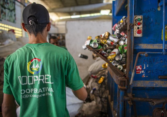 Prefeitura de Maceió renova parceria com cooperativas de recicláveis