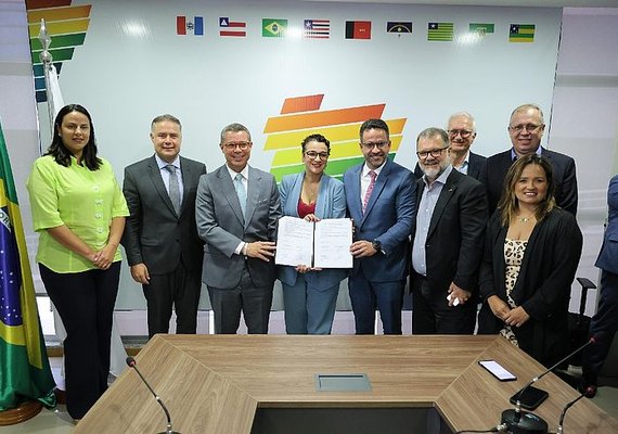 Paulo Dantas assina empréstimo de R$ 1 bi para obras hídricas e em rodovias de AL