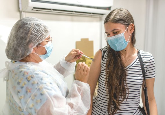 Maceió retoma 1ª dose da vacina contra Covid-19 para grupos remanescentes