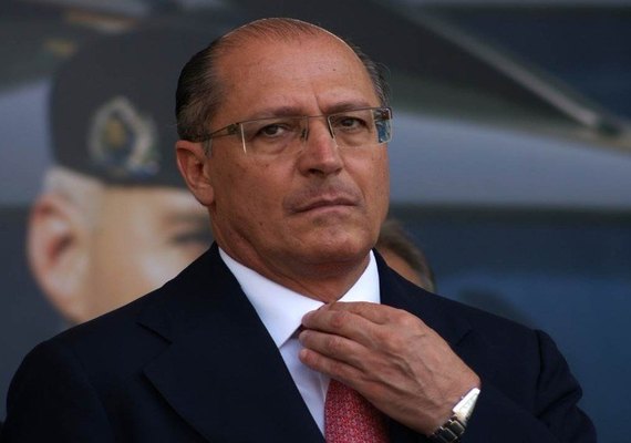 Ideal é que Aécio não seja candidato, diz Alckmin em entrevista