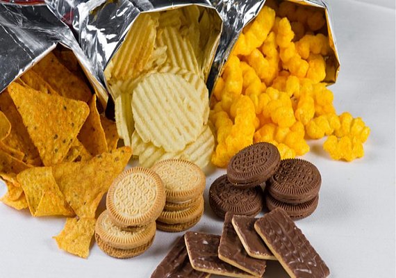 AL veta ultraprocessados em cantinas escolares e impõe novas regras; confira