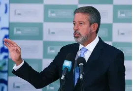 Jornalista cita Lira como “amigo político” de dono do Banco Master preso pela PF