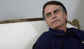 Bolsonaro fala em Revalida presencial para médicos cubanos