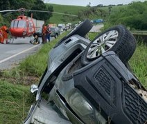 Homem fica preso às ferragens após capotamento em Rio Largo