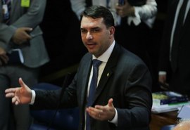 Flávio Bolsonaro comemora classificação de CV e PCC como organizações terroristas