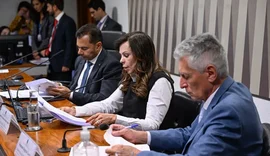 Comissão aprova medida que assegura reajuste de piso salarial de professores