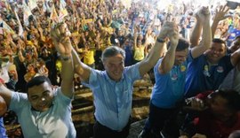 Collor e Biu arrastam multidão pelas ruas de São Luís do Quitunde