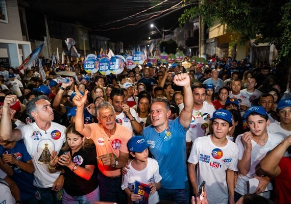 Renan Filho faz megacaravana na parte alta de Maceió e defende fim da escala 6x1