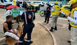 Motociclista embriagado atropela ciclista de 76 anos na Pajuçara