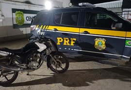 PRF recupera carro furtado e apreende moto adulterada em Alagoas