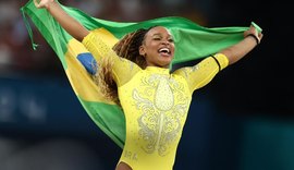 Rebeca é ouro no solo e se torna a maior medalhista olímpica do Brasil