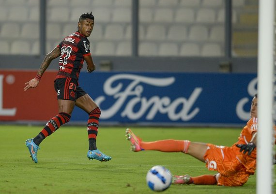 Libertadores: Flamengo supera Sporting Cristal por 2 a 0
