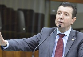 Líder do Podemos afirma que Paulo Guedes é uma farsa e ilude brasileiros