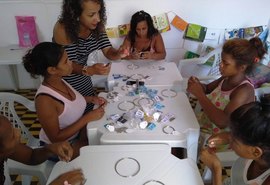 Usuárias da Semas participam de oficina bijuterias