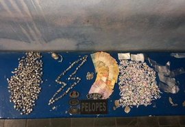 Após denúncia, polícia apreende 635 pinos de cocaína e 322 bombas de maconha