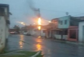 Poste pega fogo após curto-circuito no bairro do Vergel
