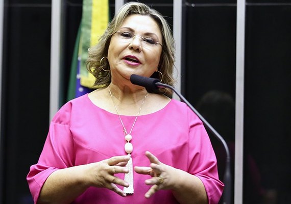 PSDB dá tratamento diferente para Tereza Nelma e Tábata Amaral