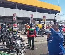 Mototaxistas realizam protesto e deixam trânsito lento no Jacintinho