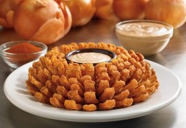 Outback presenteia clientes com sua icônica cebola Bloomin’ Onion