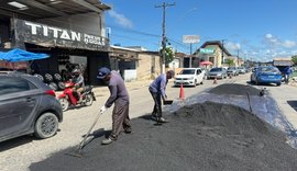 Operação Tapa-Buraco recupera pavimento da Avenida Senador Rui Palmeira
