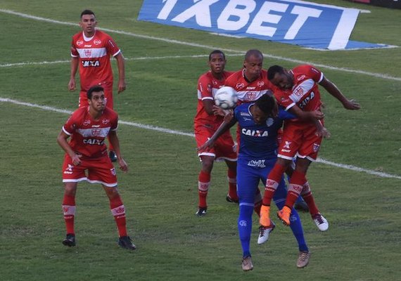 Em posições distintas, defesas de CSA e CRB tem os mesmos números na Série B