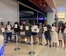 Fãs de cinema ficam horas na fila em Maceió para ganhar um ano de cinema grátis