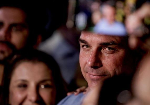 Flávio Bolsonaro recebe apoio da União-Progressistas e defende mudanças