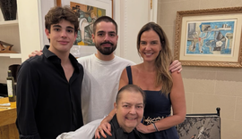 João Silva comemora aniversário de 22 anos ao lado da família e compartilha foto com Faustão