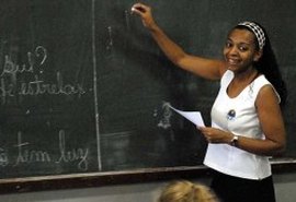 Novo piso dos professores alagoanos foi reajustado em 4,17%