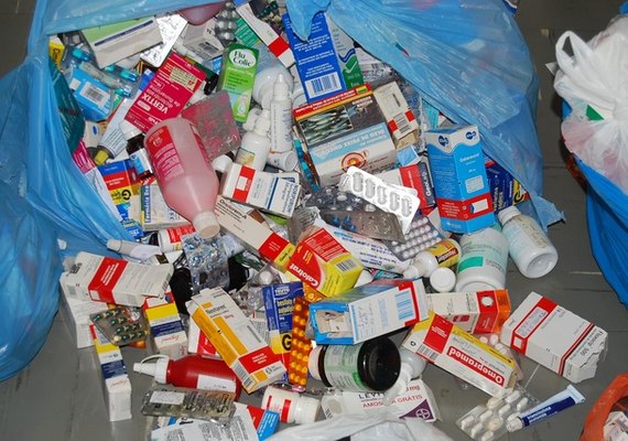 Você sabe como fazer o descarte de medicamentos vencidos de maneira correta? venha conferir