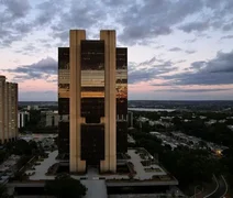 Mercado revisa IPCA para baixo e amplia previsão de avanço do PIB em 2025 e 2026