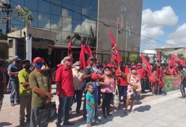 Sem-terra protestam no Centro de Maceió e cobram do Governo de Alagoas terras para reforma agrária