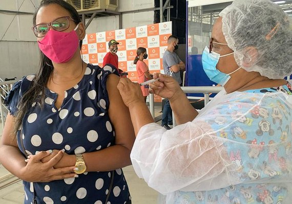Maceió reduz intervalo da vacina Astrazeneca para oito semanas a partir de hoje (21)