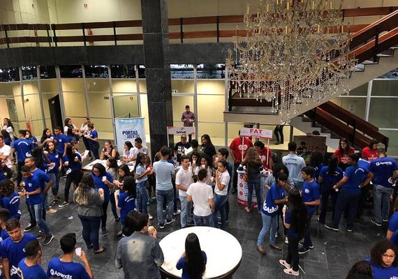 Soprobem reúne Jovens Aprendizes em Feira de Profissões