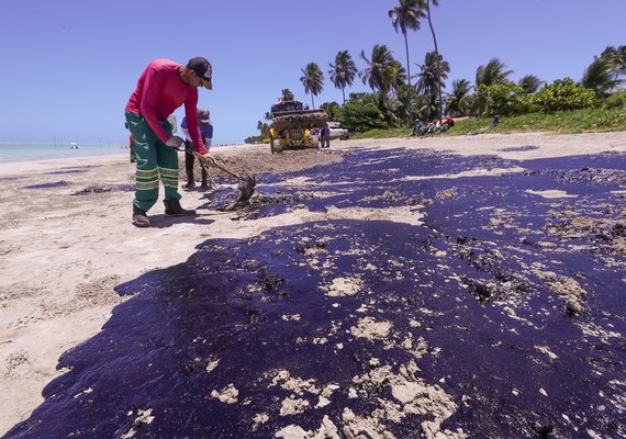 TCU atende Renan e vai investigar governo no caso de óleo no Nordeste