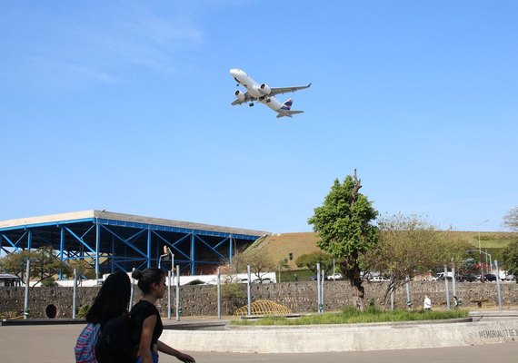 Avião da Aerolíneas Argentinas sofre impacto de drone ao pousar no Galeão