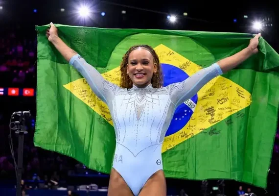 Rebeca Andrade é tricampeã mundial no salto com grande apresentação