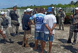 Vídeo: Seguranças armados expulsam a tiros torcedores do CSA durante protesto no CT