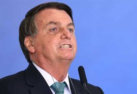 Bolsonaro coloca culpa em ministro e se retrata sobre falas ditas