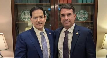 Pupilos de Trump tentam influenciar eleição e fazer de Flávio o fantoche ideal para EUA intervirem no Brasil