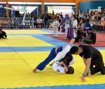 Alunas da rede municipal conquistam medalhas em competição de jiu-jitsu