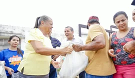 Distribuição de 28 toneladas de peixe atende 13 mil famílias em Palmeira dos Índios