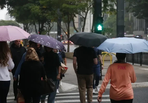 Inmet emite alerta de tempestade para sete estados hoje e amanhã