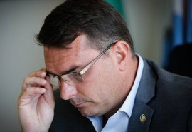 Processo contra Flávio Bolsonaro está parado há quase seis meses no Senado
