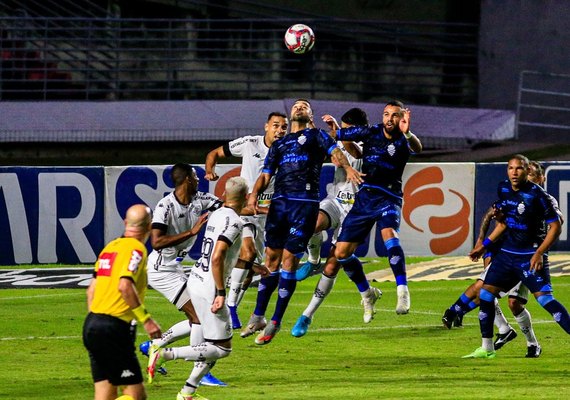 Campeonato Brasileiro: CSA derrota Botafogo e sobe na Série B