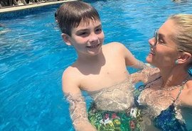 Ana Hickmann curte último dia do ano com o filho no interior de SP