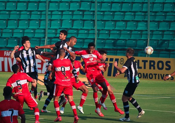 CRB recebe o Figueirense no estádio Rei Pelé