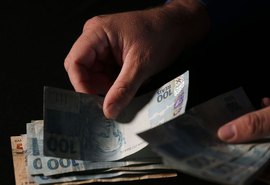 Caixa paga Auxílio Brasil a beneficiários com NIS final 7