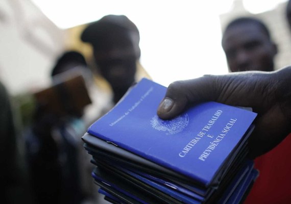 Desemprego cede no segundo trimestre do ano, aponta IBGE